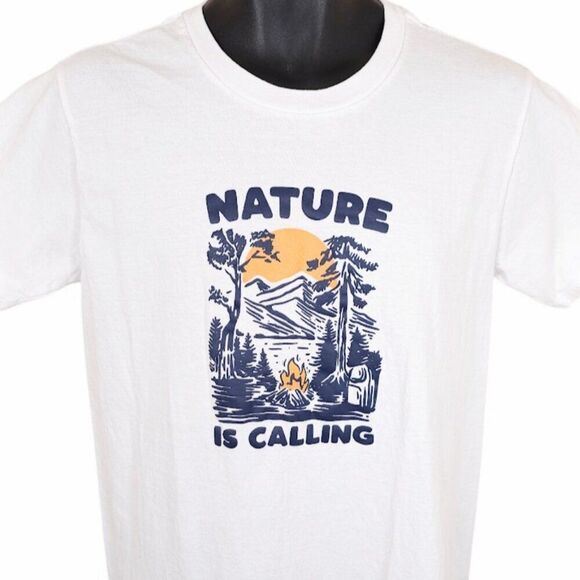 Camping T Shirt Mens Size Medium White Nature Is Calling Campfire Outdoors - Picture 1 of 6